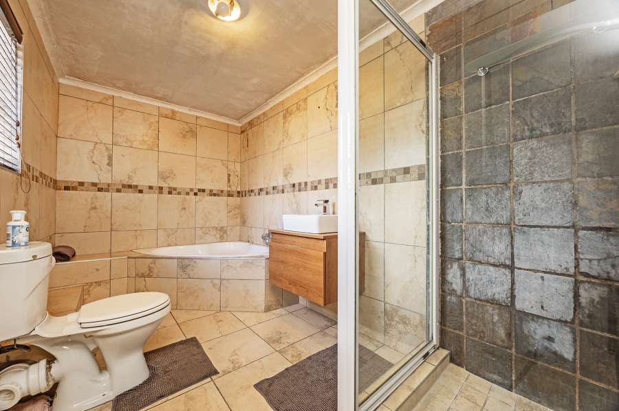 5 Bedroom Property for Sale in Haasendal Western Cape